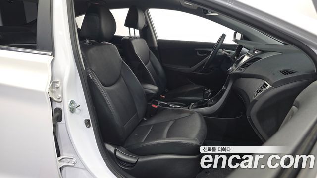 Hyundai AVANTE 2015 — photo 17