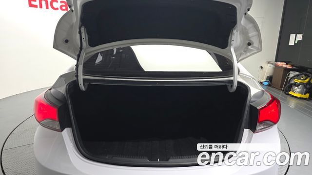Hyundai AVANTE 2015 — photo 26