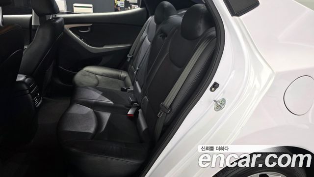 Hyundai AVANTE 2015 — photo 16