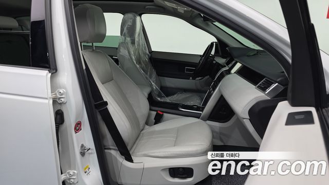 Land Rover Discovery Sport 2018 — photo 11