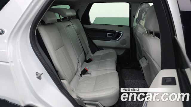 Land Rover Discovery Sport 2018 — photo 12
