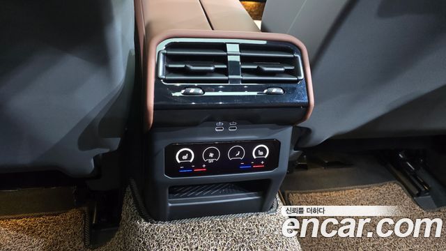 BMW 5-Series 2024 — photo 28