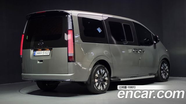 Hyundai Staria 2023 — photo 2