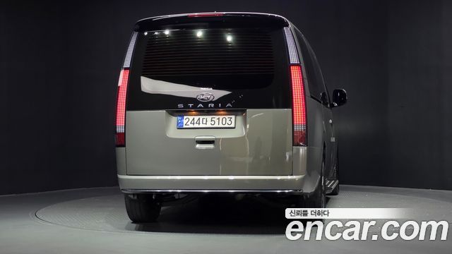 Hyundai Staria 2023 — photo 4