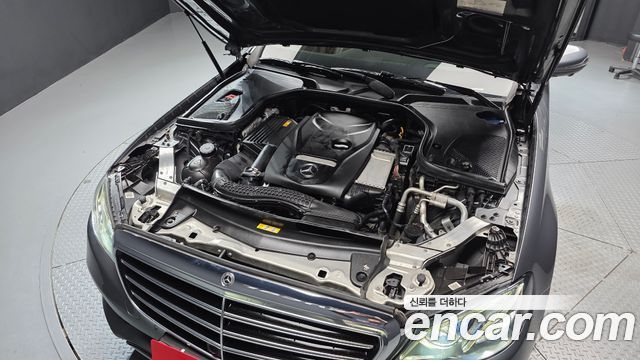 Mercedes-Benz E-Class 2018 — photo 6