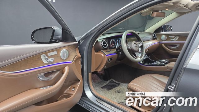 Mercedes-Benz E-Class 2018 — photo 10