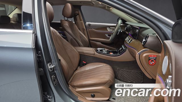 Mercedes-Benz E-Class 2018 — photo 11