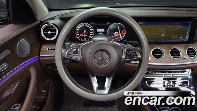 Mercedes-Benz E-Class 2018 — photo 13