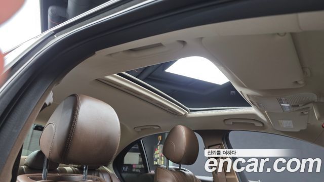 Mercedes-Benz E-Class 2018 — photo 16