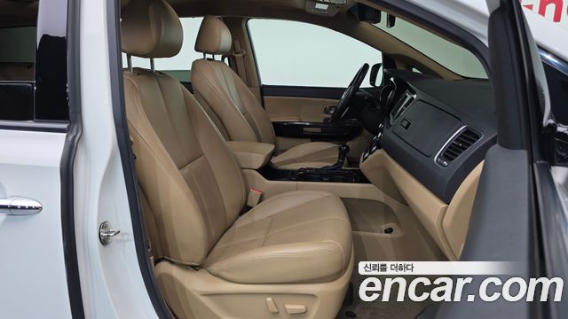 Kia Canival 2016 — photo 17