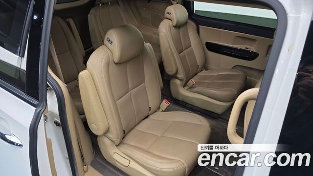 Kia Canival 2016 — photo 18