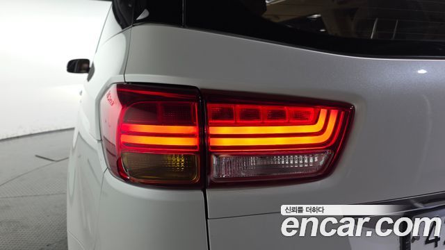Kia Canival 2016 — photo 9