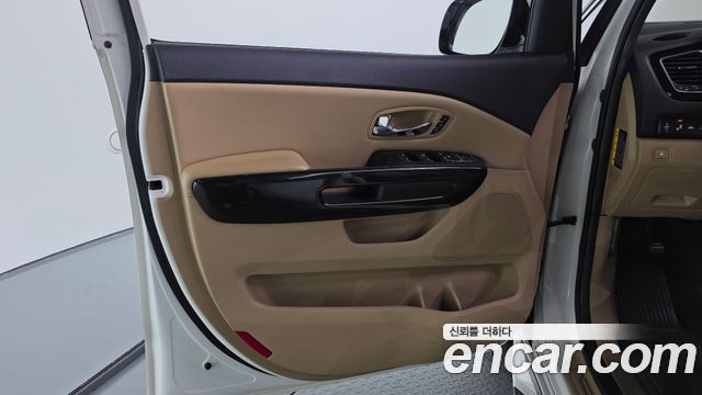 Kia Canival 2016 — photo 14