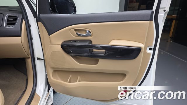 Kia Canival 2016 — photo 15