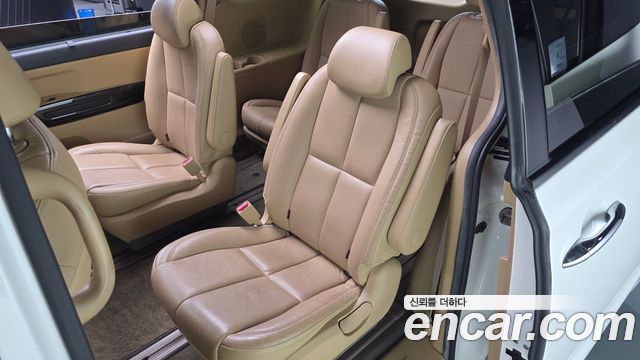 Kia Canival 2016 — photo 16