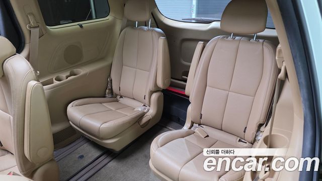 Kia Canival 2016 — photo 29