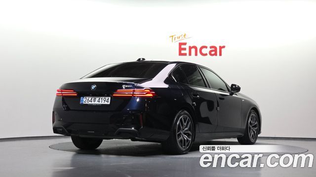 BMW 5-Series 2024 — photo 2