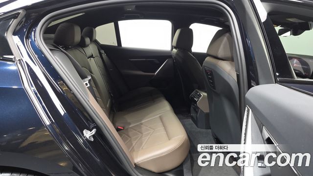 BMW 5-Series 2024 — photo 18