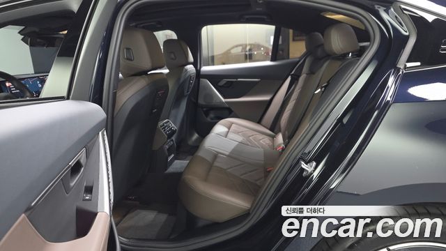 BMW 5-Series 2024 — photo 16