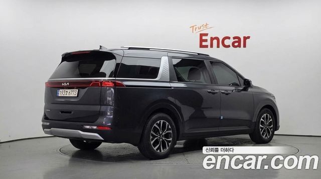 Kia Canival 2023 — photo 2