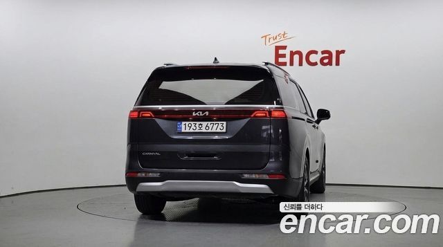 Kia Canival 2023 — photo 4