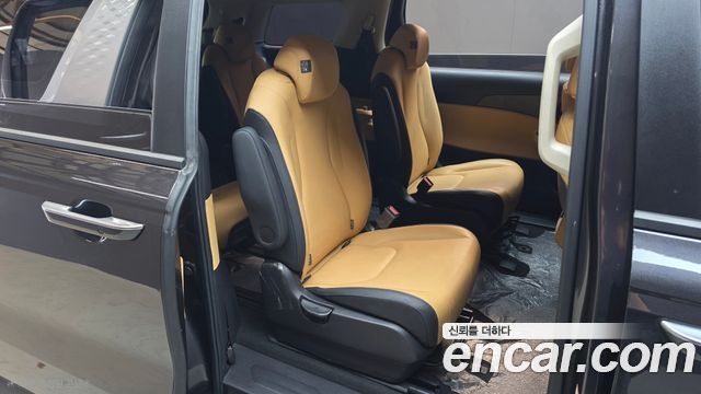 Kia Canival 2023 — photo 17