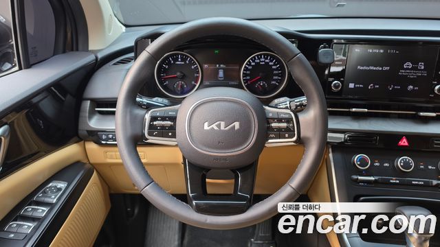 Kia Canival 2023 — photo 19