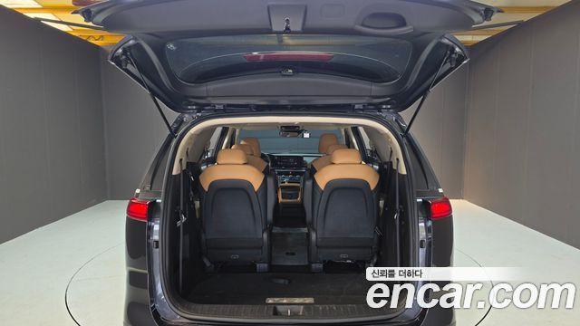 Kia Canival 2023 — photo 24