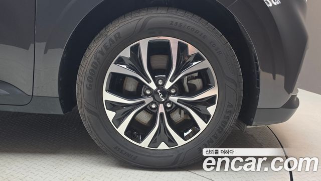 Kia Canival 2023 — photo 7