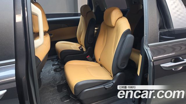 Kia Canival 2023 — photo 16