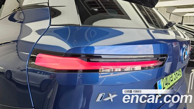 BMW iX 2023 — photo 9