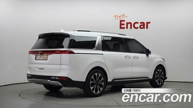 Kia Canival 2023 — photo 2
