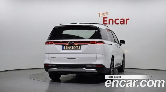 Kia Canival 2023 — photo 4