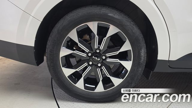 Kia Canival 2023 — photo 5
