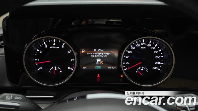 Kia Canival 2023 — photo 11