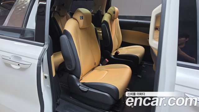 Kia Canival 2023 — photo 17