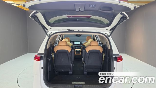 Kia Canival 2023 — photo 25
