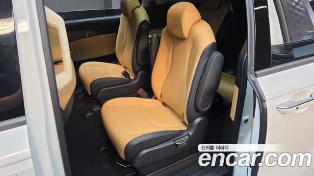 Kia Canival 2023 — photo 16