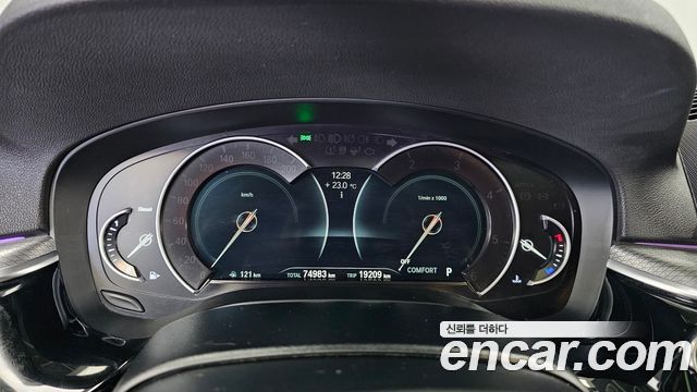 BMW 5-Series 2018 — photo 8