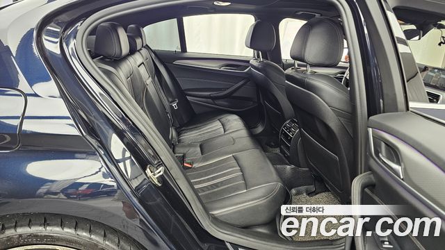 BMW 5-Series 2018 — photo 12