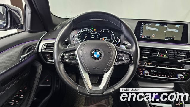 BMW 5-Series 2018 — photo 13