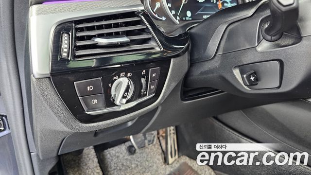 BMW 5-Series 2018 — photo 16