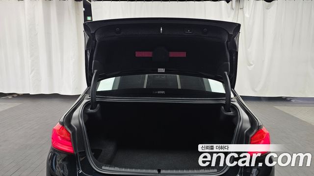 BMW 5-Series 2018 — photo 20