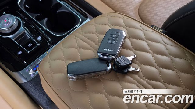 Kia Canival 2023 — photo 32