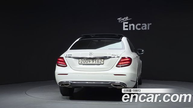 Mercedes-Benz E-Class 2019 — photo 4