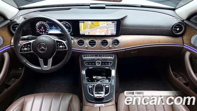 Mercedes-Benz E-Class 2019 — photo 10