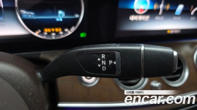 Mercedes-Benz E-Class 2019 — photo 12