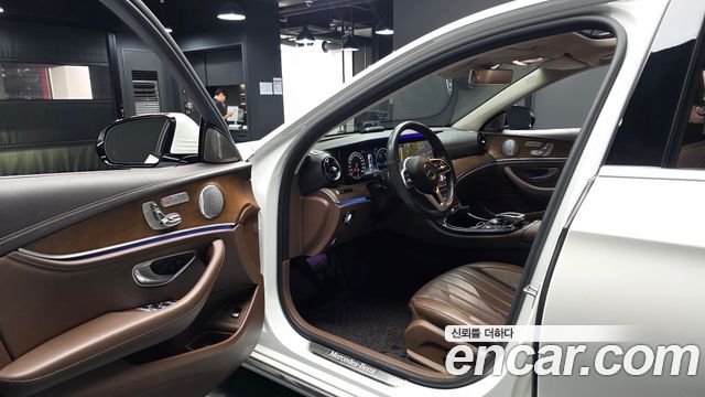 Mercedes-Benz E-Class 2019 — photo 13