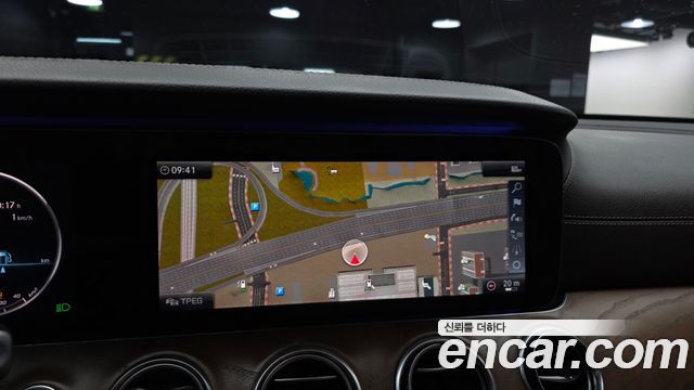 Mercedes-Benz E-Class 2019 — photo 19