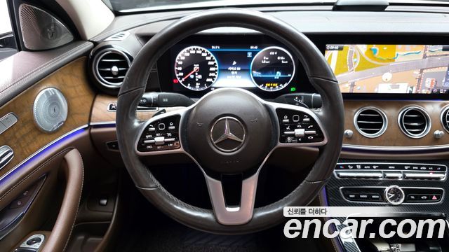 Mercedes-Benz E-Class 2019 — photo 20
